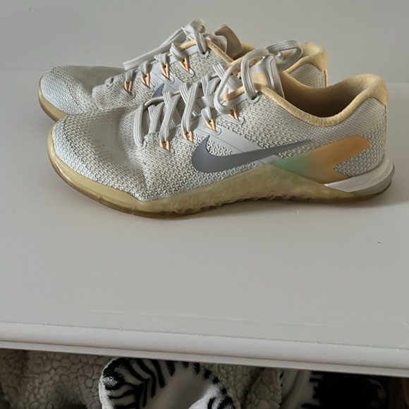 Nike Metcons - Picture 2 of 4